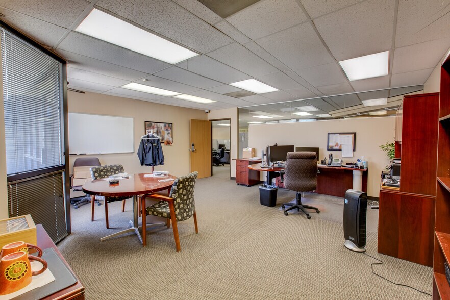 More Photos Of 7399 S Tucson Way, Centennial Flex For Lease