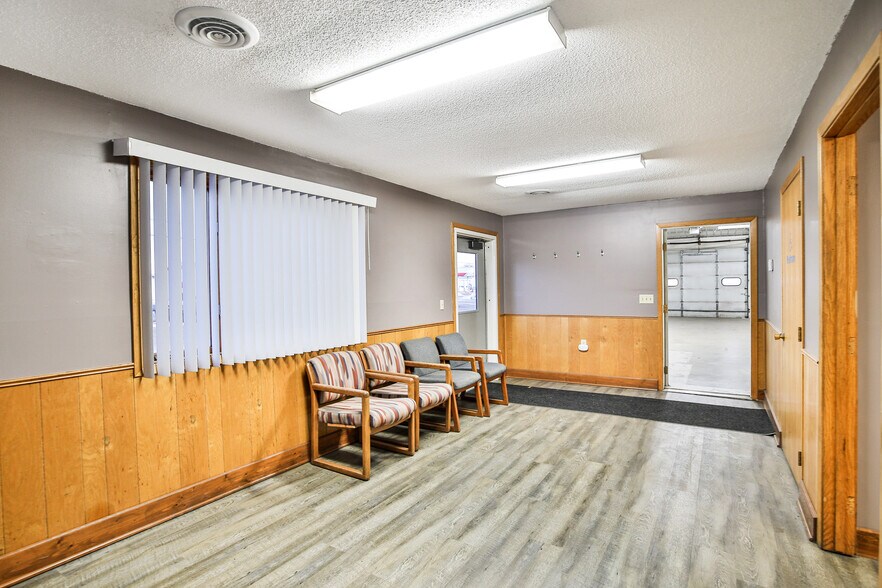 More Photos Of 316 S Highway Ave, Blooming Prairie Light Manufacturing For Sale