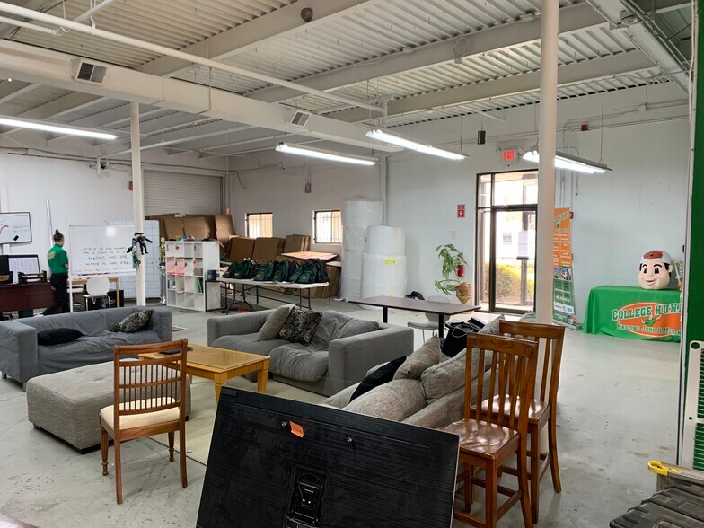 More Photos Of 53-101 Venturi Ave, Warwick Distribution For Lease