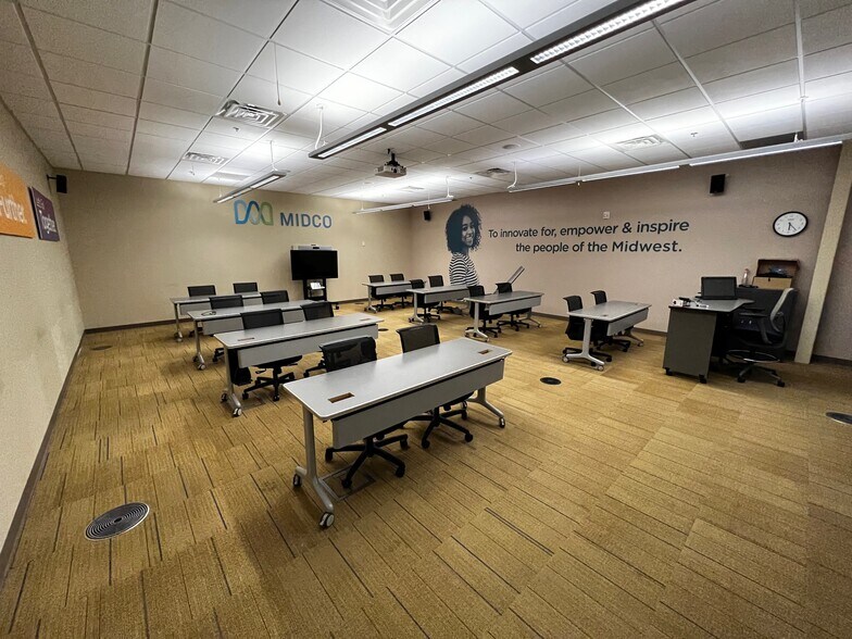 More Photos Of 3901 N Louise Ave, Sioux Falls Office For Lease