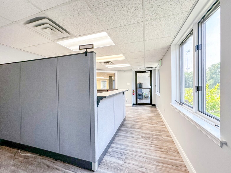 More Photos Of 406 E Pennsylvania Blvd, Feasterville Trevose Light Distribution For Lease