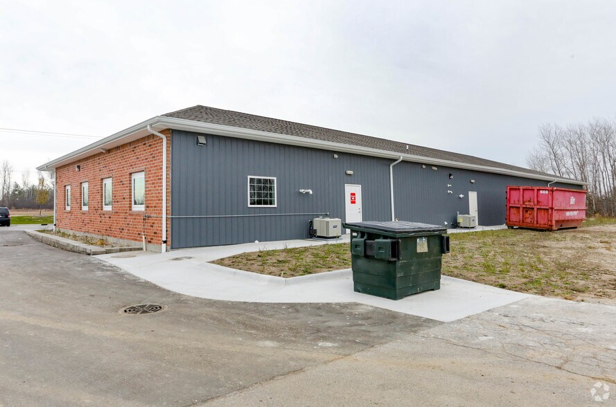 More Photos Of 6185 Tittabawassee Rd, Saginaw Storefront For Lease