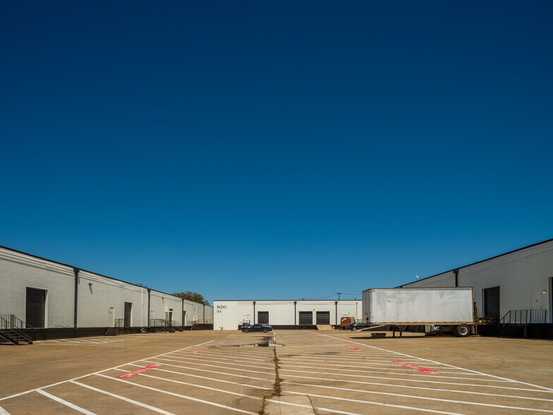 More Photos Of 1002 N Central Expy, Richardson Unknown For Lease