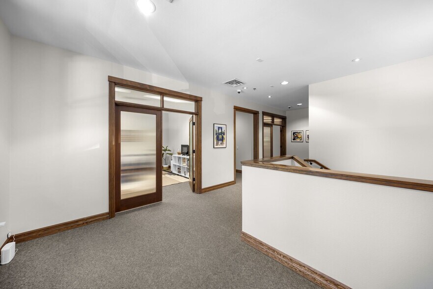 More Photos Of 750 Buckaroo Trl, Sisters Office For Sale