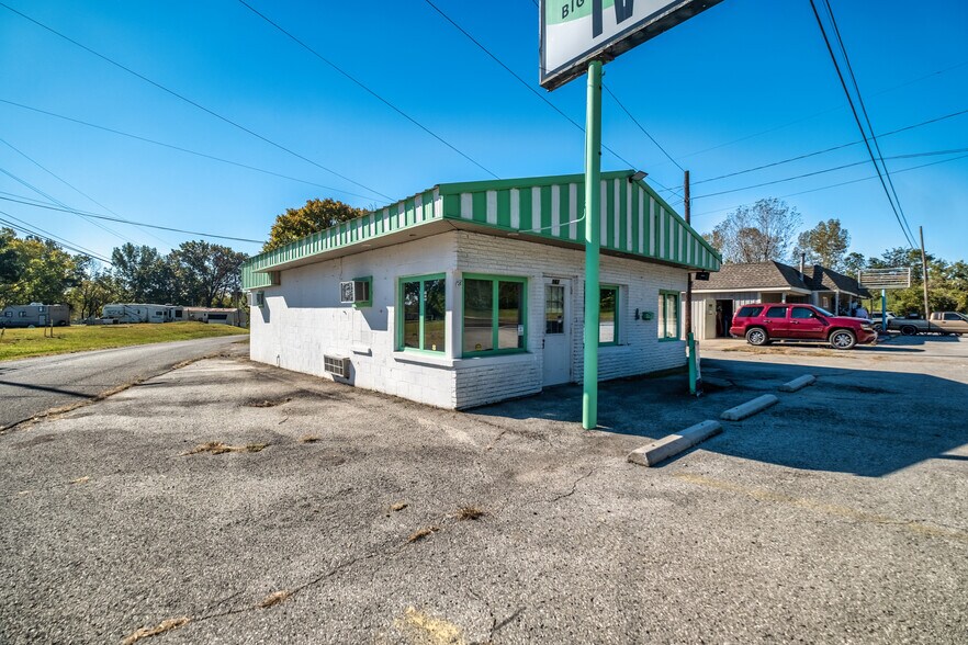 More Photos Of 561-563 McLean Ave, Hopkinsville Freestanding For Sale
