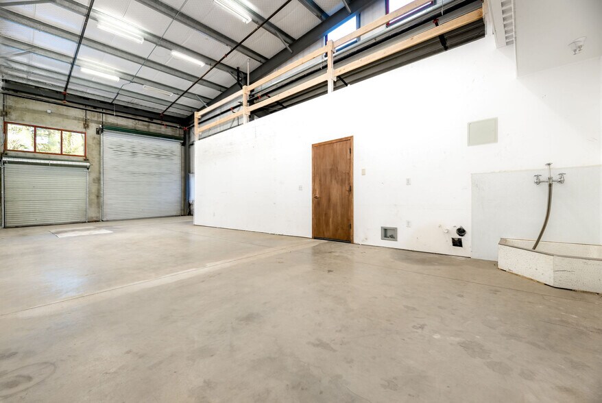 More Photos Of 12257-12295 Loma Rica Dr, Grass Valley Warehouse For Sale