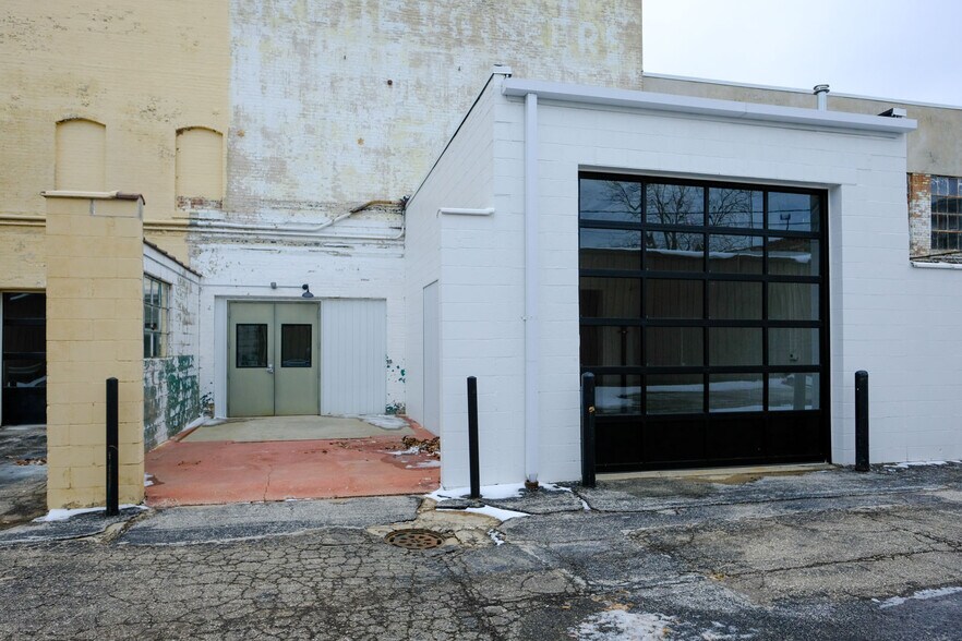 More Photos Of 408 W Main St, Benton Harbor Freestanding For Lease
