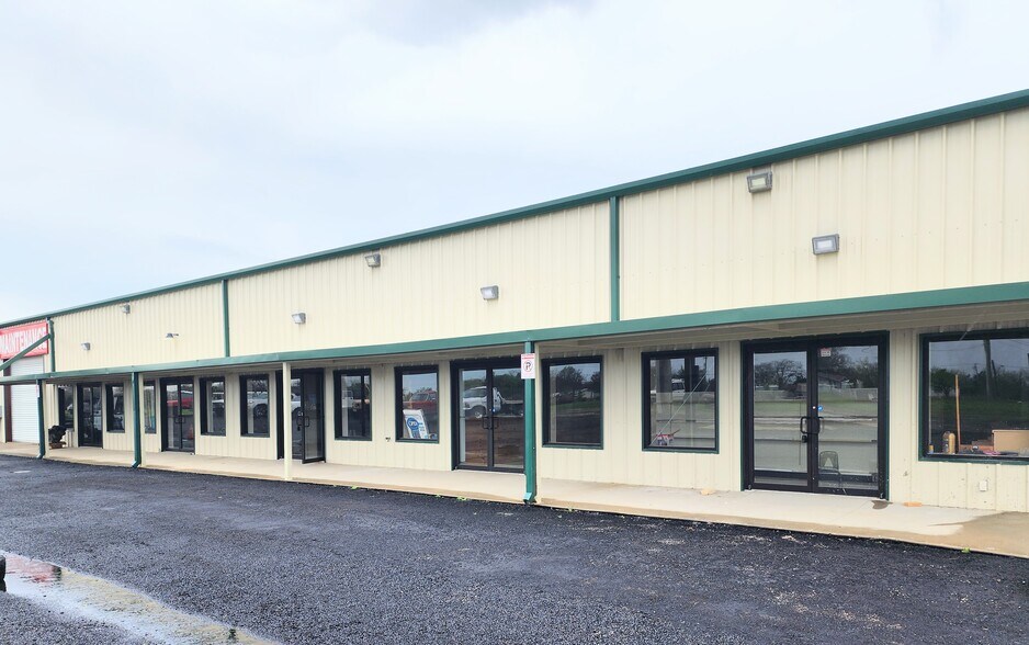 More Photos Of 902 Elliott Rd, Sherman Industrial For Lease