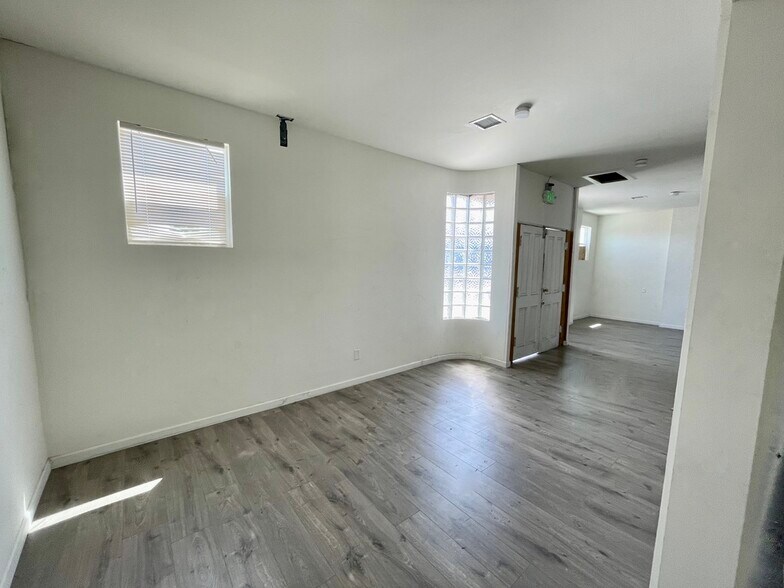 More Photos Of 827 E Jefferson Blvd, Los Angeles Light Manufacturing For Lease