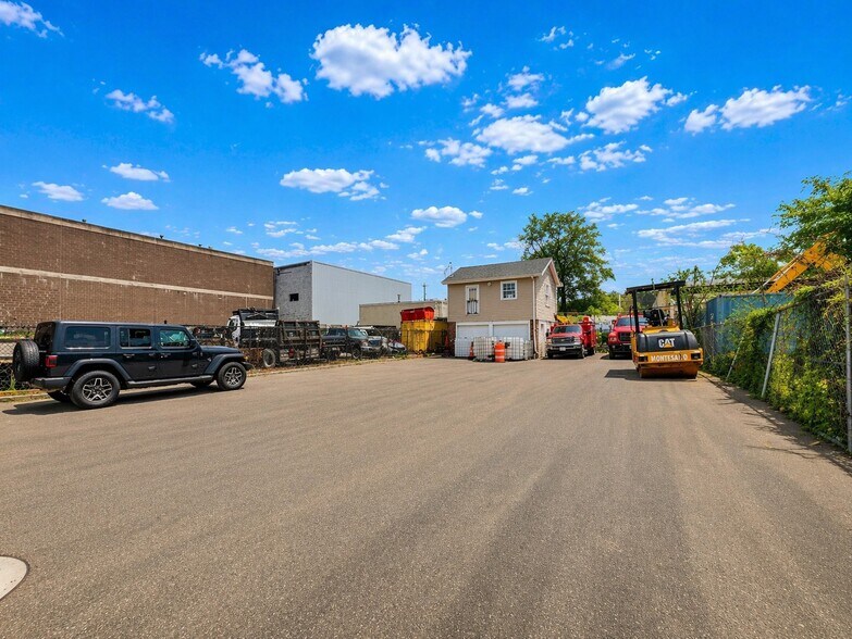 More Photos Of 94 Plain Ave, New Rochelle Land For Lease