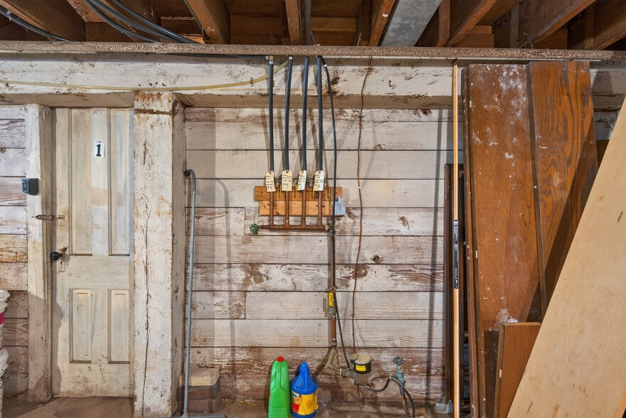 More Photos Of 446 Madison St NE, Minneapolis Multifamily For Sale