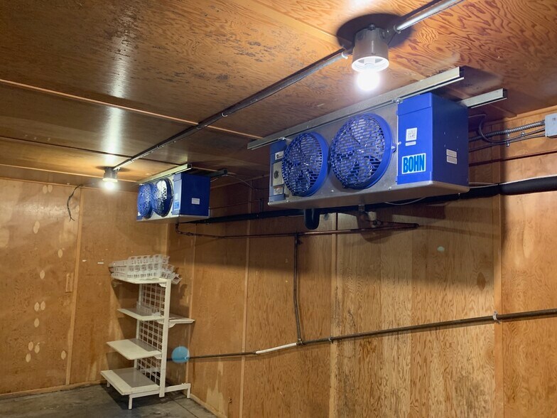 More Photos Of 15404 Union Ave SW, Lakewood Convenience Store For Lease