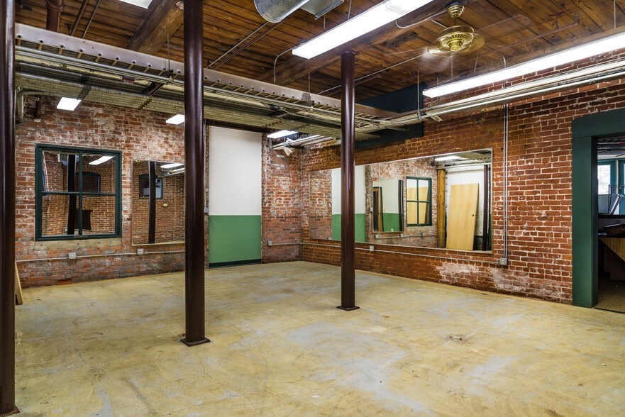 More Photos Of 11 Main St, Mystic Medical For Lease