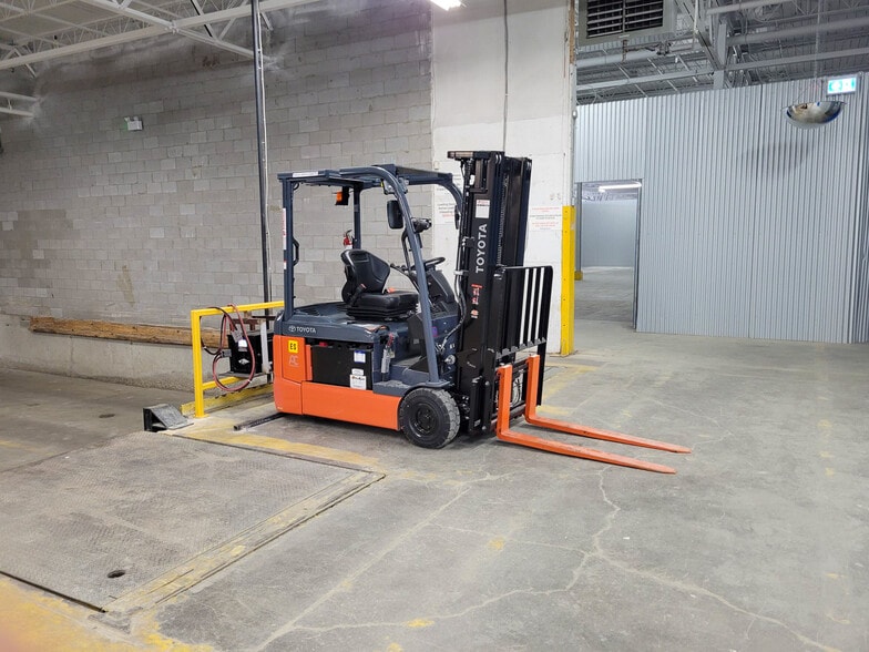 More Photos Of 724 Caledonia Rd, Toronto Warehouse For Lease