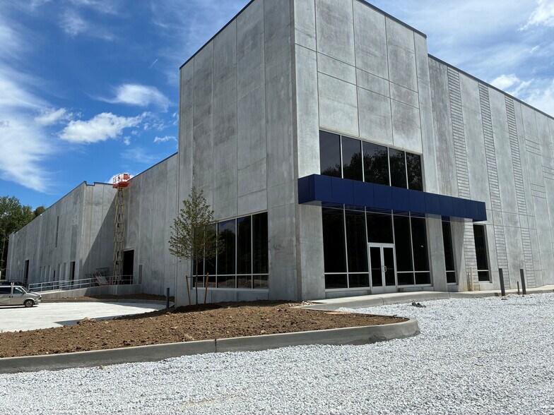 More Photos Of 20 Dock Rd, Denville Warehouse For Lease