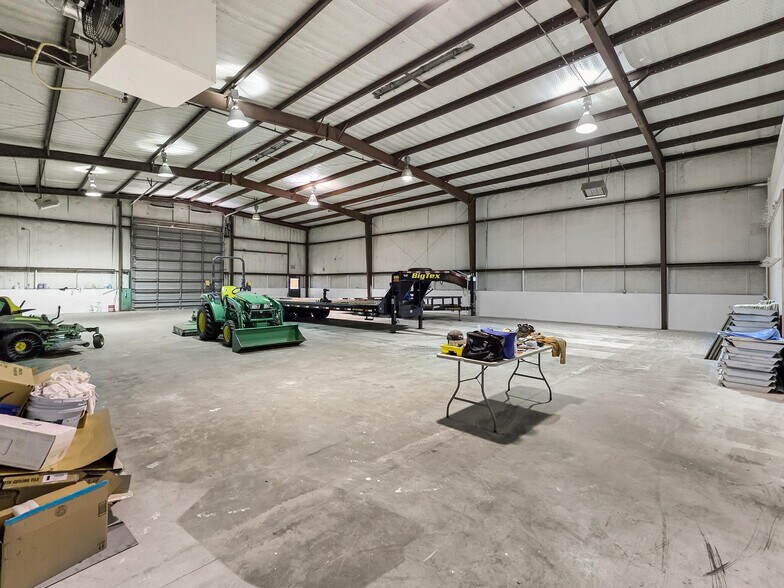 More Photos Of 7387 TX-164 Hwy, Buffalo Warehouse For Lease