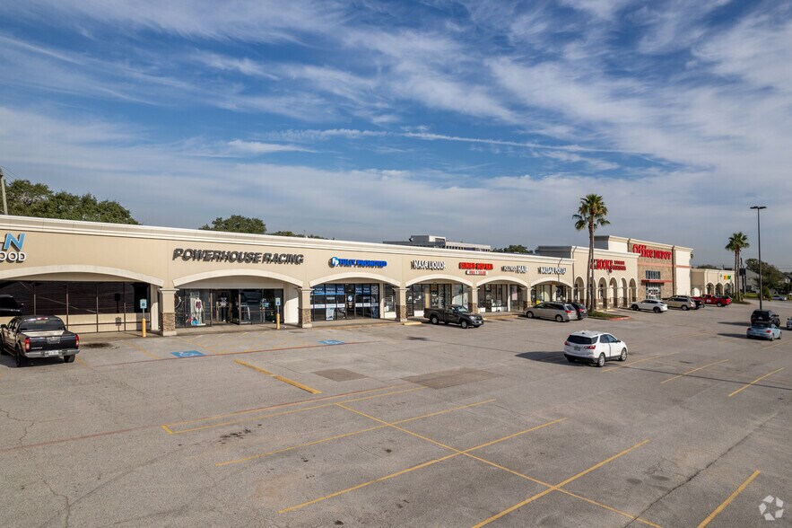 More Photos Of 961 Nasa Pky, Houston Unknown For Lease