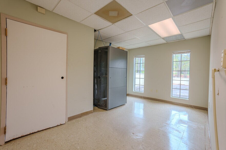 More Photos Of 208 Marengo St, Florence Healthcare For Lease