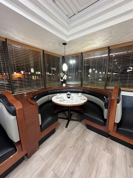 More Photos Of 1427 W Galena Ave, Freeport Freestanding For Sale