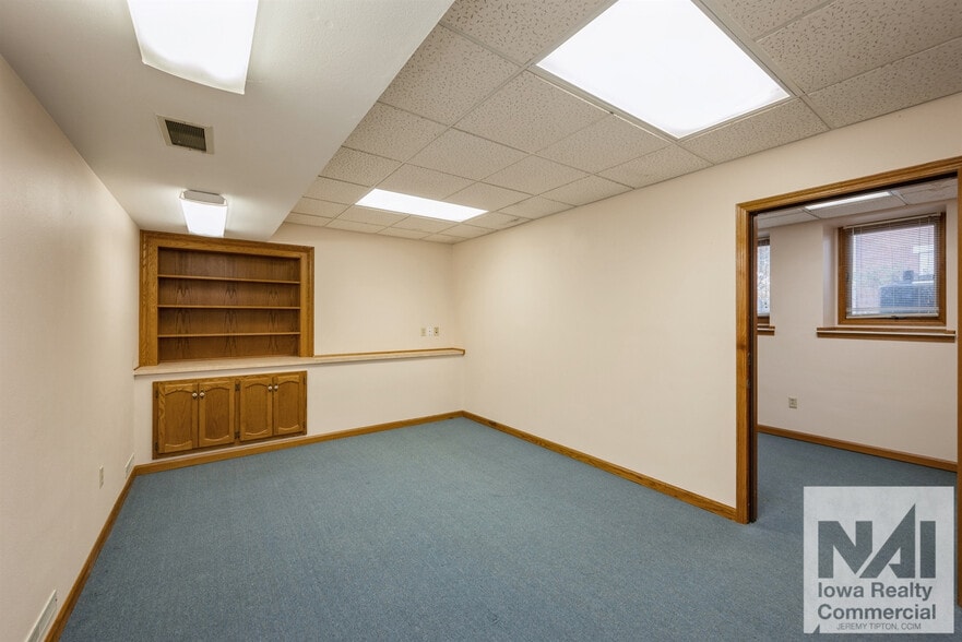 More Photos Of 100 E 1st St, Anamosa Schools For Sale
