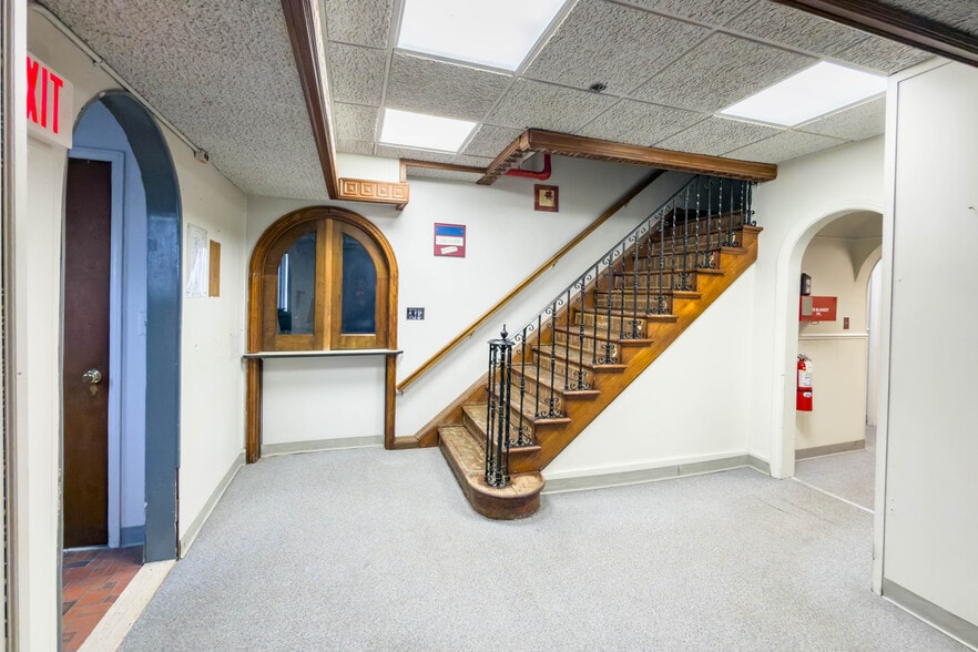 More Photos Of 6902 Chicago Rd, Warren Schools For Sale