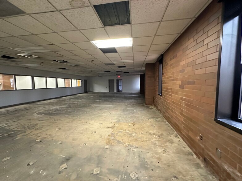 More Photos Of 101 Channel Dr, Port Washington Office For Lease