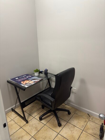 More Photos Of 817 Westchester Ave, Bronx Convenience Store For Lease