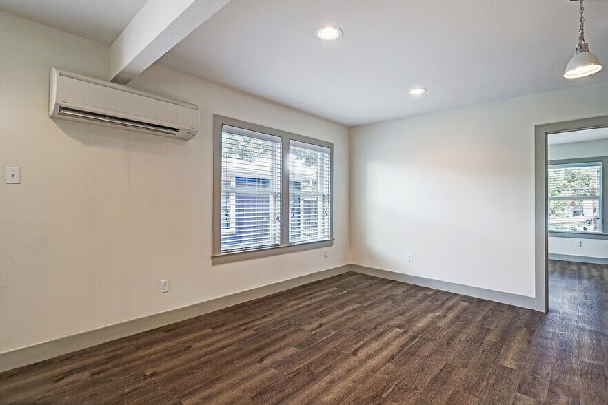 More Photos Of 1009 Enid St, Houston Apartments For Sale