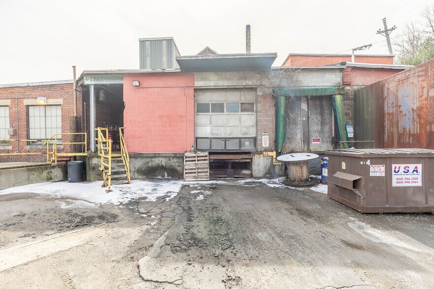 More Photos Of 1190 Huntington Rd, Huntington Manufacturing For Lease