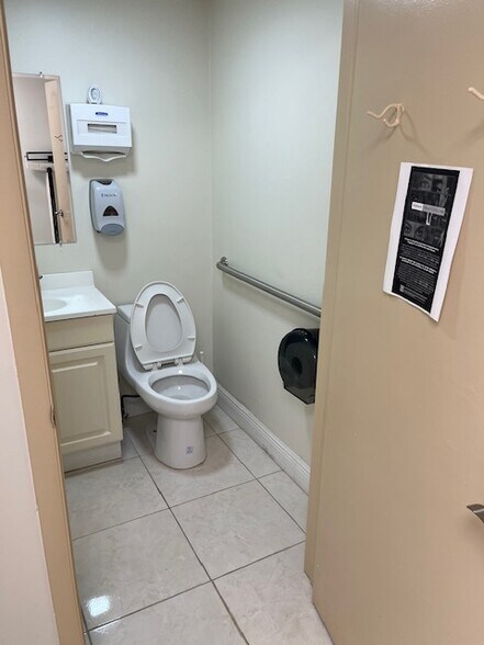 More Photos Of 4440 Sheridan St, Hollywood Medical For Lease