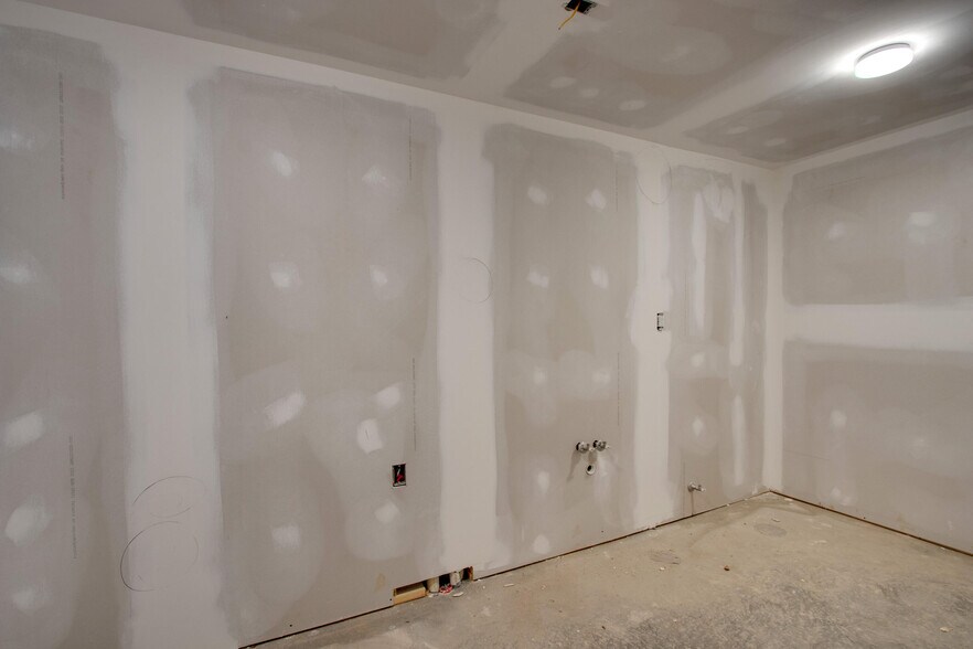 More Photos Of 5101 Kochs Ln, Quincy Warehouse For Lease