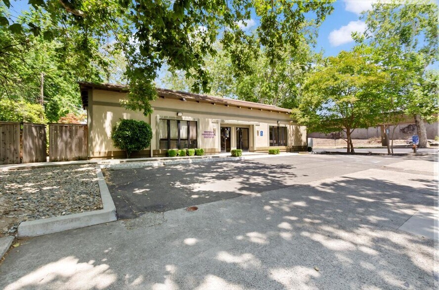 Primary Photo Of 810 29th St, Sacramento Medical For Sale