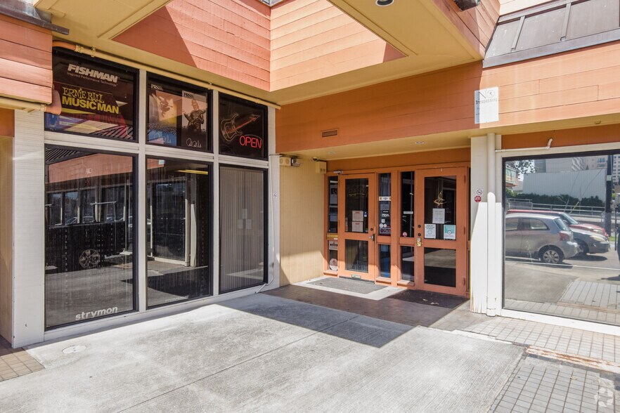 More Photos Of 2000 S Beretania St, Honolulu Storefront Retail Office For Lease