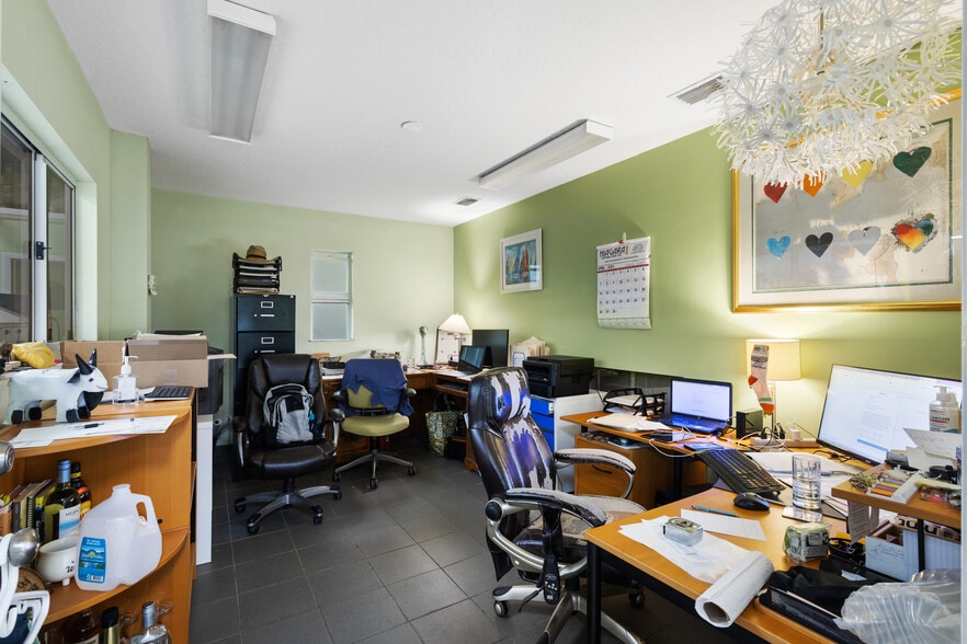 More Photos Of 875 Creel St, Melbourne Warehouse For Lease