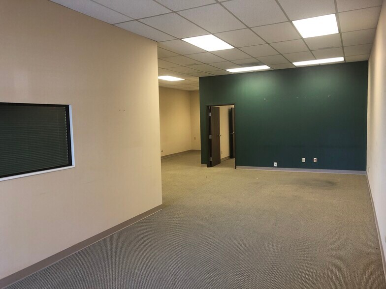 More Photos Of 2760-2790 S Wadsworth Blvd, Lakewood Freestanding For Lease