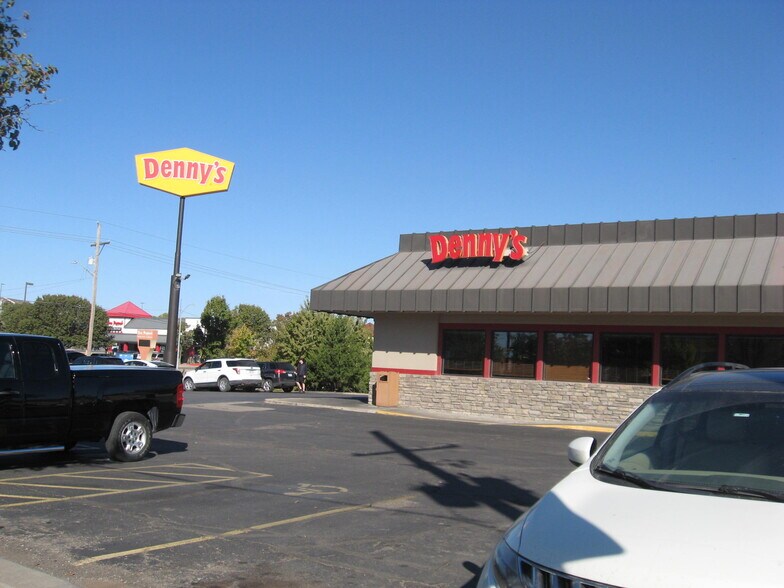 More Photos Of 1500 SW Wanamaker Rd, Topeka Restaurant For Lease