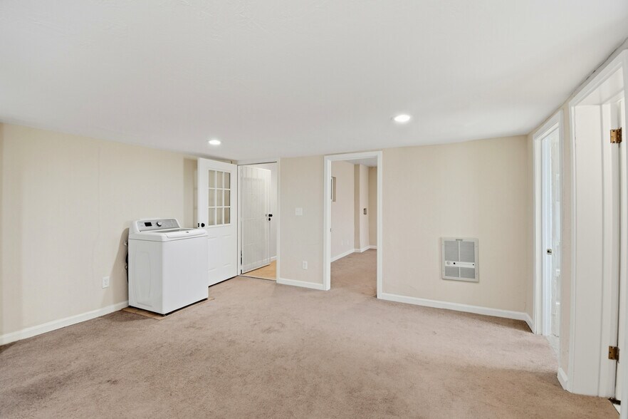 More Photos Of 2809-2815 Macdonald Ave, Richmond Office For Sale