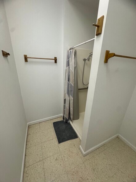 More Photos Of 1410 Park Ln S, Jupiter Warehouse For Lease