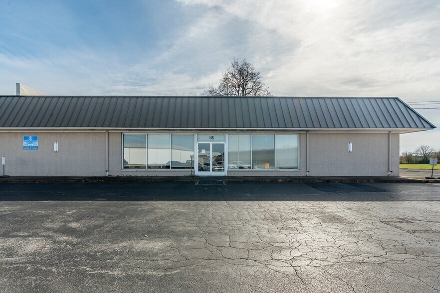 More Photos Of 4011 Fort Campbell Blvd, Hopkinsville Storefront Retail Office For Sale