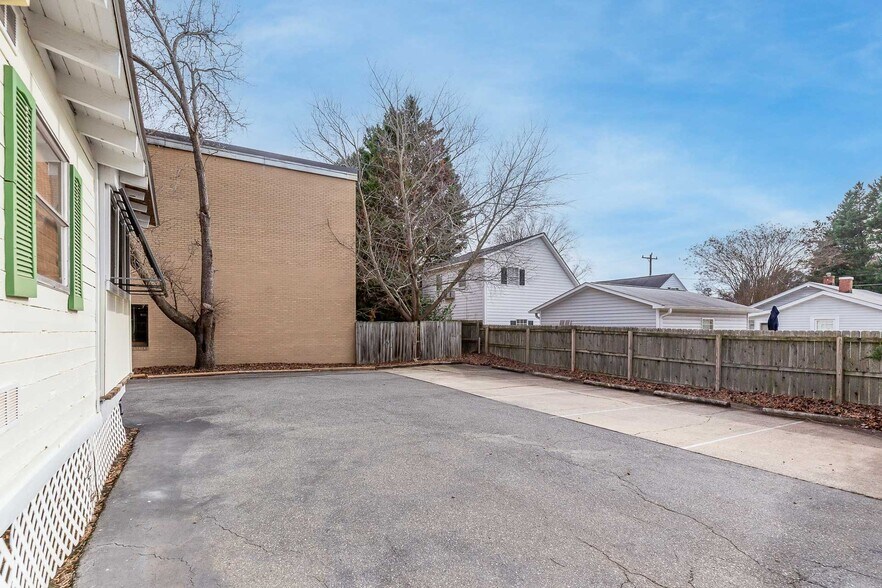 More Photos Of 104 State St, Greensboro Freestanding For Sale