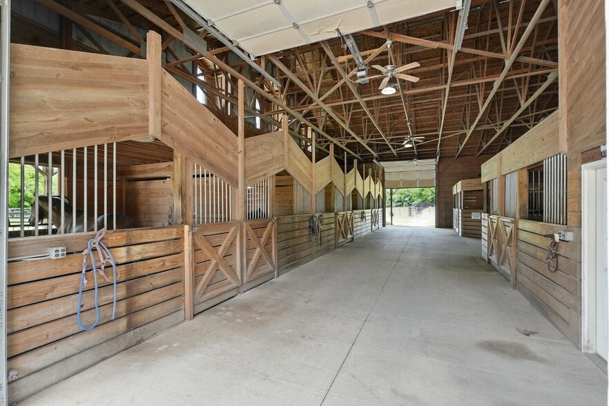 More Photos Of 14743 Leesburg Rd, Fort Wayne Specialty For Sale