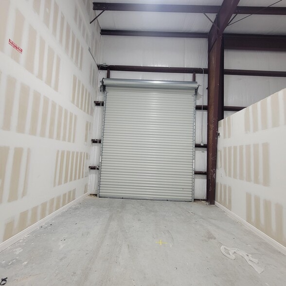 More Photos Of 2011 Commerce Lakes Dr, Port Saint Lucie Warehouse For Lease