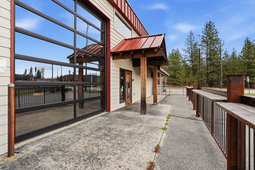 More Photos Of 4110 S Bowdish Rd, Spokane Light Distribution For Sale