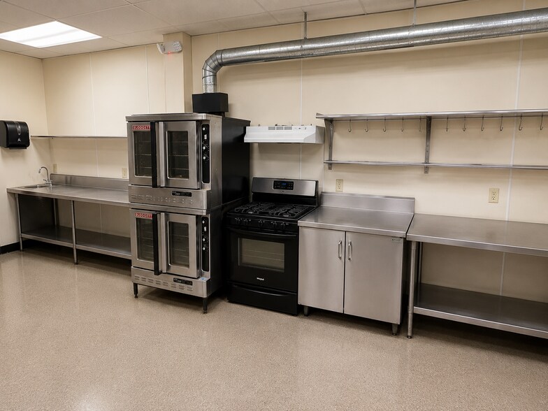 More Photos Of 53 Fall St, Seneca Falls General Retail For Lease