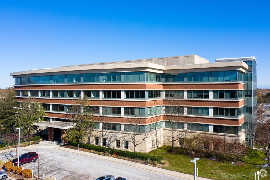 More Photos Of 475-485 Half Day Rd, Lincolnshire Unknown For Lease