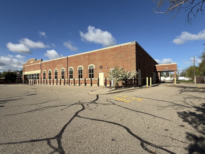 More Photos Of 800 Ann Arbor Rd W, Plymouth Drugstore For Sale
