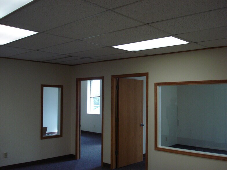 More Photos Of 2221 E Northern Lights Blvd, Anchorage Office For Lease