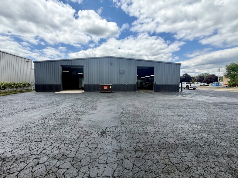 More Photos Of 4460-4462 Roger B Chaffee Memorial Blvd, Grand Rapids Warehouse For Sale