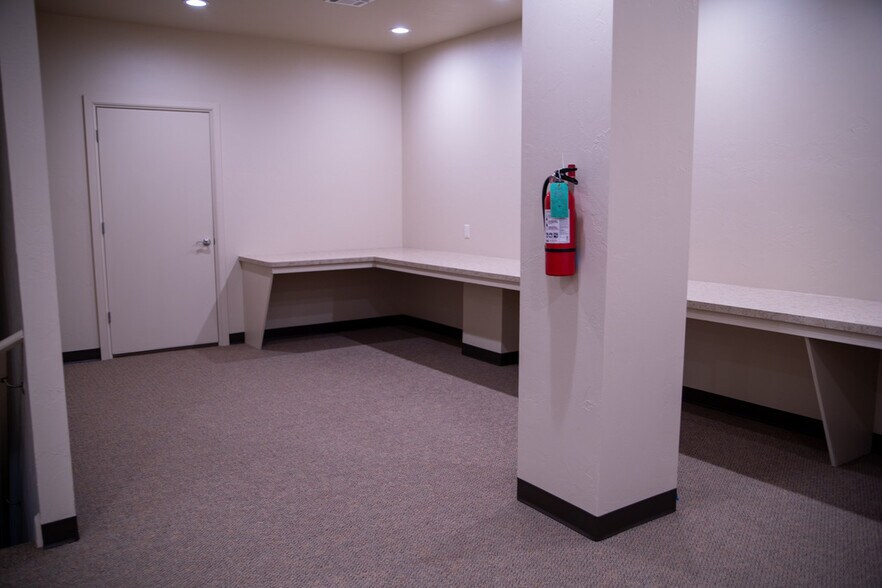 More Photos Of 908 SW 107th St, Oklahoma City Medical For Lease