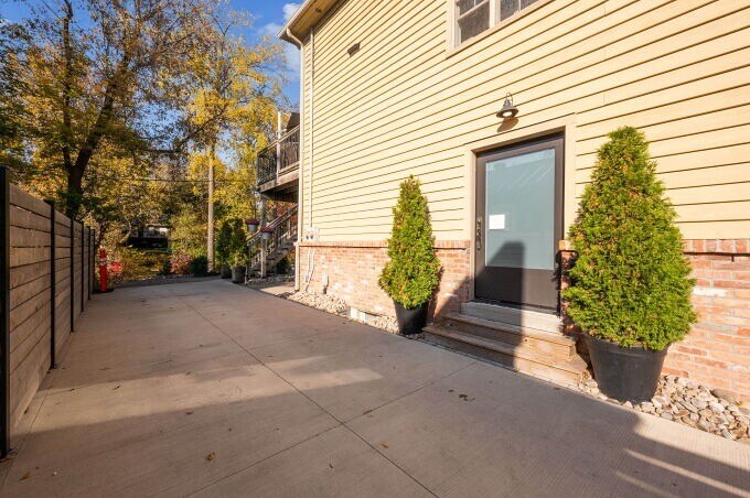 More Photos Of 15120 Yonge St, Aurora Storefront Retail Residential For Sale